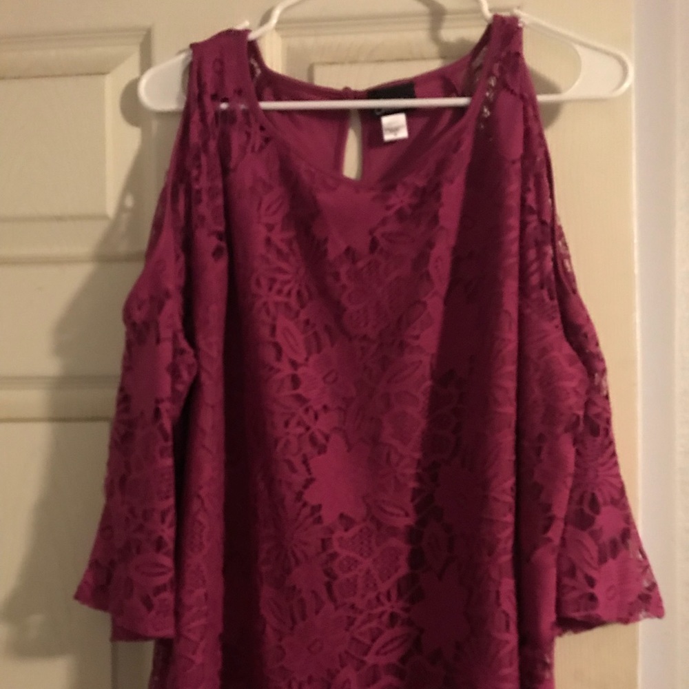 1x simply Emma off the shoulder lace top